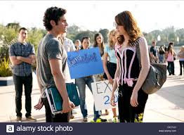 I really relate to that scene where emma stone says she hates pocketful of sunshine by natasha bedingfield, then spends the entire weekend singing. Penn Badgley Emma Stone Einfach Ein 2010 Stockfotografie Alamy