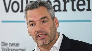 Ein Stahlhelm für die Herrengasse: Innenminister Karl Nehammer im Porträt