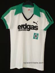 There are two common threads here: Borussia Monchengladbach Home Football Shirt 1976 1977 Sponsored By Erdgas