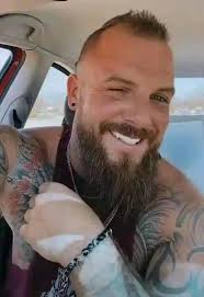 Just be aware that Quinn has been scamming Justin for awhile now. And he  wants you to believe he is Justin when he clearly is not. And he has no  kids. Those