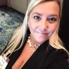 What neighborhoods are a must-see in Old San Juan within an hour from the  port?