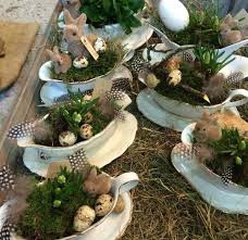Sauciere Fur Fruhlingsvignetten Von Shabby White Vintage Auf Instagram Gepinnt Garten Dekor Sauciere Fruhlingsdekoration Ostern Blumenarrangements
