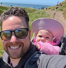 Sandy Gant's Instagram, Twitter & Facebook