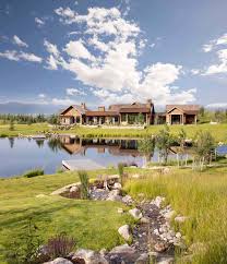 This Ranch Retreat Overlooks A Beautiful Mountain Landscape In Montana
