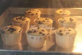 Buat bagian kedua dari adonan muffin. Chocolate Chips Muffin Paling Simple Azie Kitchen
