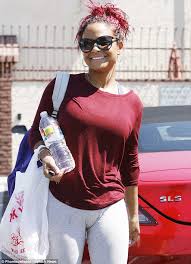 She is the recipient of various accolades, including two academy awards, three primetime emmy awards. Https Www Dailymail Co Uk Tvshowbiz Article 2419473 Brave Valerie Harper Smiles Confidently Arrives Dwts Rehearsal Despite Ongoing Battle Cancer Html 2013 09 13t08 01 16z Yearly 0 7 Https I Dailymail Co Uk I Pix 2013 09 12 Article 2419473