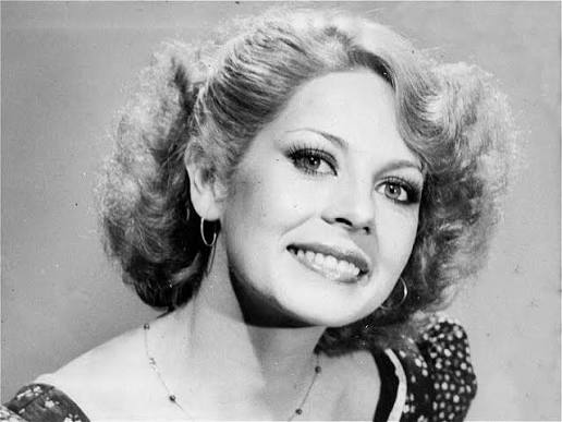 ✨ Hoy recordamos a María Eugenia Dávila ✨ Una de las grandes divas de la  televisión colombiana 🎭💫 Nacida el 9 de mayo de 1949 en Medellín, María  Eugenia Dávila conquistó desde