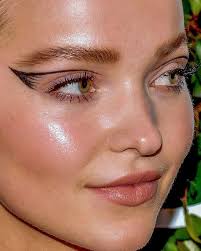 WELCOME TO REALITY no Instagram: “@dovecameron close-up”