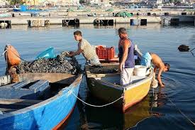 Check out tripadvisor members' 8,889 candid photos and videos of landmarks, hotels, and attractions in taranto. Pescatori Di Taranto Vecchia Taranto Puglia Italy