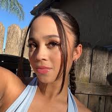 mikayla (@mikaylalynch__)