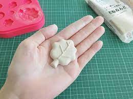 3ステップで簡単 100均の石粉粘土で アロマストーン をdiy 石粉粘土 アロマ 粘土