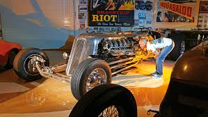 Jay leno is an american comedian and television personality who hosted nbc's 'the tonight show' from 1992 to 2009 and 2010 to 2014. Jay Lenos Garage Eine Nacht Im Museum Des Us Talkmasters Auto Motor Und Sport