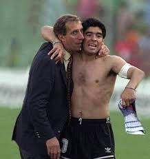 Maradona, who captained the 1986 team, died on wednesday from a. El Abrazo De Bilardo Y Diego Leyendas De Futbol Seleccion Argentina De Futbol Futbol
