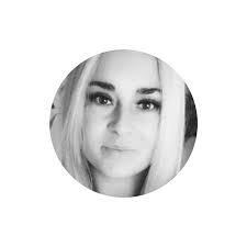 Mia Sharpe's Instagram, Twitter & Facebook