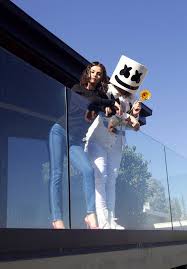 It was released on october 25, 2017, through interscope records. Selena Gomez X Marshmello Promotional Shoot For Wolves 2017 Celebmafia