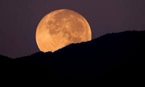 Dampak ilmiah yang bisa disebabkan karena fenomena supermoon adalah lautan yang akan mengalami air pasang. Rakyat Malaysia Dapat Tengok Fenomena Bulan Supermoon Malam Ini