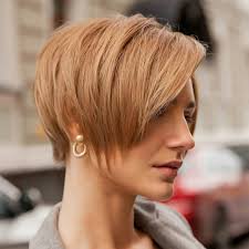Un autre exemple de coupe de cheveux femme 50 ans façon bob est le carré plongeant à pointes effilées. Tendance 37 Plus Belles Coiffure Courtes Pour Femme En 2020 Photos