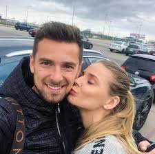 Profesyonel kariyerine başladığı ruch chorzów'da dört yıl geçirdikten sonra. Artur I Bogna Sobiechowie