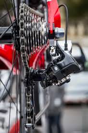 Au fil des sorties et même pendant le rangement, le casque peut subir des chocs, des frictions ou tout simplement s'user. Des Trous De 3 Ou 4 Dents Sur Une Cassette Sont Ils Reellement Un Probleme Matos Velo Actualites Velo De Route Et Tests De Materiel Cyclisme