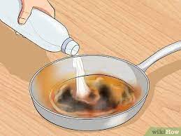Usate una spatola o un cucchiaio di legno per raschiare il residuo. 3 Modi Per Pulire Una Pentola Bruciata Wikihow