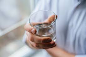 Come abbiamo visto, l'acqua distillata è un' acqua quasi completamente pura. Tutti Gli Usi Dell Acqua Distillata E Come Farla In Casa