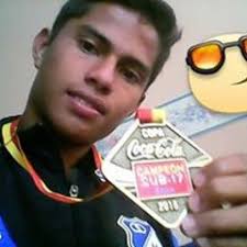 Listen to Alex Zurdo