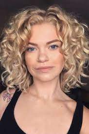 Middle Parted Layered Bob Curlybob Haircuts Bobhaircuts Modern Curly Bob Haircuts Have So Many Bob Haircut Curly Curly Hair Styles Haircuts For Curly Hair
