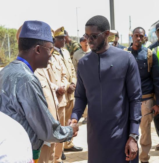 Mamadou Ndione maire de Diass et président du parti beugue Sénégal a  accepté la main tendue du président – MbourTV