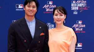 Shohei Ohtani and His Wife Take Blue Jays Fans’ Chants in Good Humor