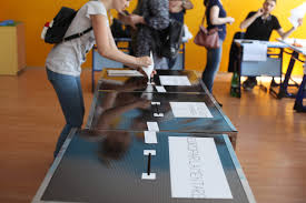 Rezultate finale la alegerile europarlamentare, după numărarea a 100% din voturi (din românia și diaspora), potrivit. Alegerile Europarlamentare 2019 Cea Mai Mare CreÈ™tere A PrezenÈ›ei La Vot S A Inregistrat In Randul Tinerilor