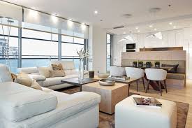 Wandfarbe Cremeweiss Modern Weiss Wohnkueche Couch Leder Wohnzimmer Panoramafenster Wohnen Haus Innenarchitektur Wohnzimmer Mit Offener Kuche