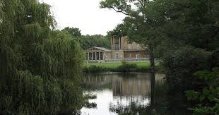 Buckingham palace, london uk spring flower garden in bloom queen elizabeths residence. Buckingham Palace Gardens Parks And Gardens En