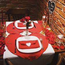 Veja dicas de decoração para o dia dos namorados para fazer em casa e deixar o ambiente com clima de romance para receber o seu amor, com diferentes possibilidades ornamentais e muitas ideias criativas. Decoracao Para Dia Dos Namorados 70 Ideias E Videos Cheios De Amor