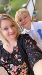 Hi all shoe question! So I am an avid Skechers shoe person. I love Skechers  for everyday. The problem is every time I go to Disneyland I can barely  make it to