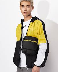 Producing all men's wear products with dazzling designs, armani exchange presents assertive works in terms of men's bag models as well. Messenger Bags And Belt Bags Accessories For Men Armani Exchange Man Fashion El Corte Ingles