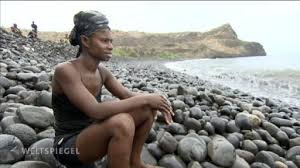 This dizzyingly vertical isle, ruptured with canyons, gorges and valleys, offers some of the most amazing hiking in west africa. Kap Verde Die Sandrauberinnen Weltspiegel Ard Das Erste