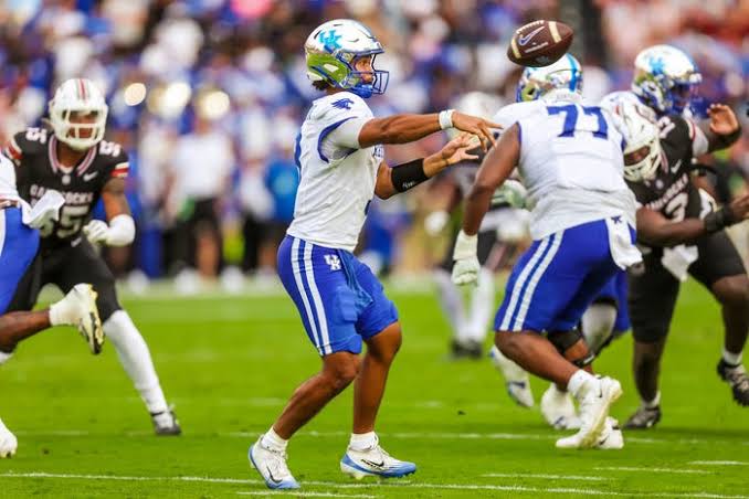 Kentucky vs South Carolina in NCAA football. See game photos