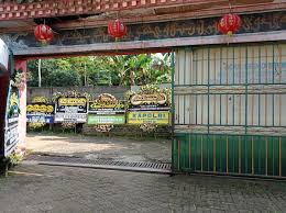 Yayasan itu akan menjadi payung hukum bagi penandatanganan sekaligus untuk perlindungan hukum terhadap masjid yang kini masih dalam proses pembangunan di taman sriwedari. Anton Medan Meninggal Kapolri Hingga Ahok Kirim Karangan Bunga