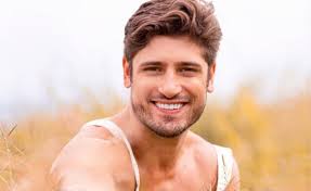 Daniel Rocha, solteiro na Inglaterra: “Nesse momento de pandemia não posso  sair para beijar na boca"