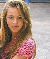 Amanda Pires's Instagram, Twitter & Facebook