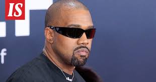 Kanye West myy t-paitoja, joissa