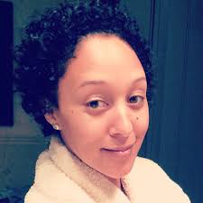 Does Tia Mowry look like the Mona Lisa? ETA: Tamera too!!!