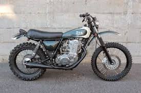 sr400 vmxコンプリート リム ボトムケースなどのブラック塗装や ヘッドライトを4 5インチから6インチ に変更 カスタムペイントとレタリングを施すなど オリジナル度を高めることで世界に1台だけのバイクに仕上がります お気軽にお honda scrambler brat style