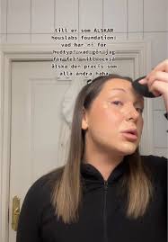 Alla säger liksom att det är deras topp foundation för 2024?? #houselabs  #hauslabsfoundation #makeup #makeupartist 🩷