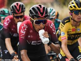 Colombia's egan bernal passes by the arc de triomphe. Egan Bernal Takes Aim At The Giro D Italia As He Tries To Regain The Joy Of Racing