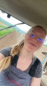 Thank you sweet farmer-boy 9 years old, who leveled our track at my horses  barn ♥️🥰🚜 School might be hard sometimes, but sure does he know how to  tractor 🚜 🤩👍 Bte