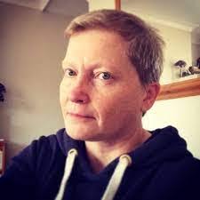 Lesley Farr's Instagram, Twitter & Facebook