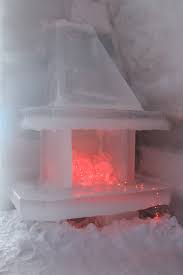 În fiecare an sculpturile de gheață care decorează hotelul în interior, sunt create în funcție de tema aleasă de constructori. Hotelul De GheaÅ£Äƒ Si Intinderea ImensÄƒ De Alb Care Il InconjoarÄƒ Galerie Foto Europa Fm