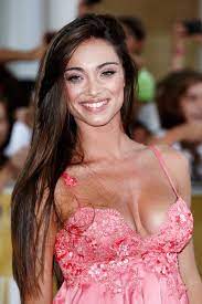 La conduttrice e ballerina parla del rapporto con il marito un anno dopo le nozze festeggiate il 1° giugno con un'emozionante. Lorella Boccia Esplosiva Nel Video Della Canzone Di Elodie Takagi Ketra Guardala Funweek