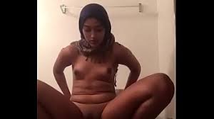 Hijab step mom busted me jerking off to a milf porn video. Ngentot Sama Cewek Cantik Seksi